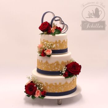 Hochzeitstorte_hochzeitstorten_konditorei_konditorei schiller_radebeul_dresden_meißen_moritzburg_heiraten_hochzeit_torte_Blau_rosen_dreitoeckig_3