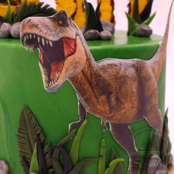 Dinotorte_dinosaurier_t-rex_jungel_kindergeburtstag_geburtstagstorte_geburtstag_torte_kinder_junge_konditorei schiller_radebeul_dresden__tom