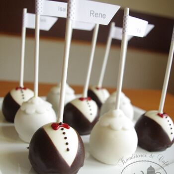 Cakepops-kondiroei schiller-radebeul-hochzeitstorten-namensschilder-idee-gastgeschenk